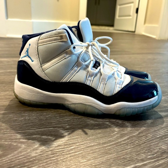 Air Jordan 11 University Blue